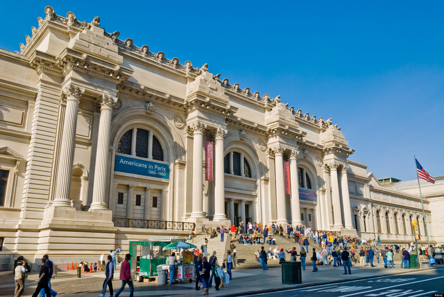 Metropolitan_Museum_of_Art_entrance_NYC