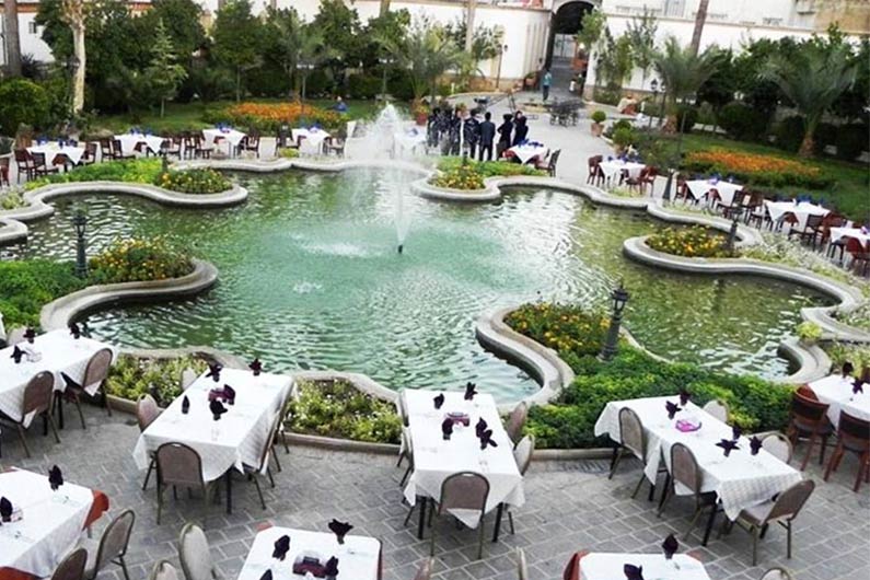 رستوران باغ عمارت شاپوری