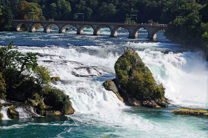 آبشار راین یکی از بهترین جاذبه های گردشگری سوئیس